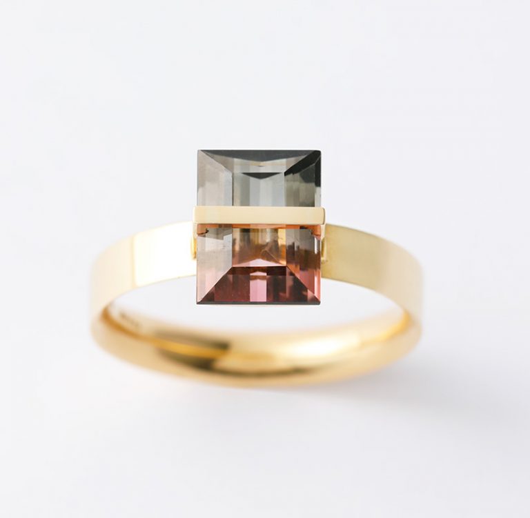バイカラー天然石とは “band series bi-color gemstone"