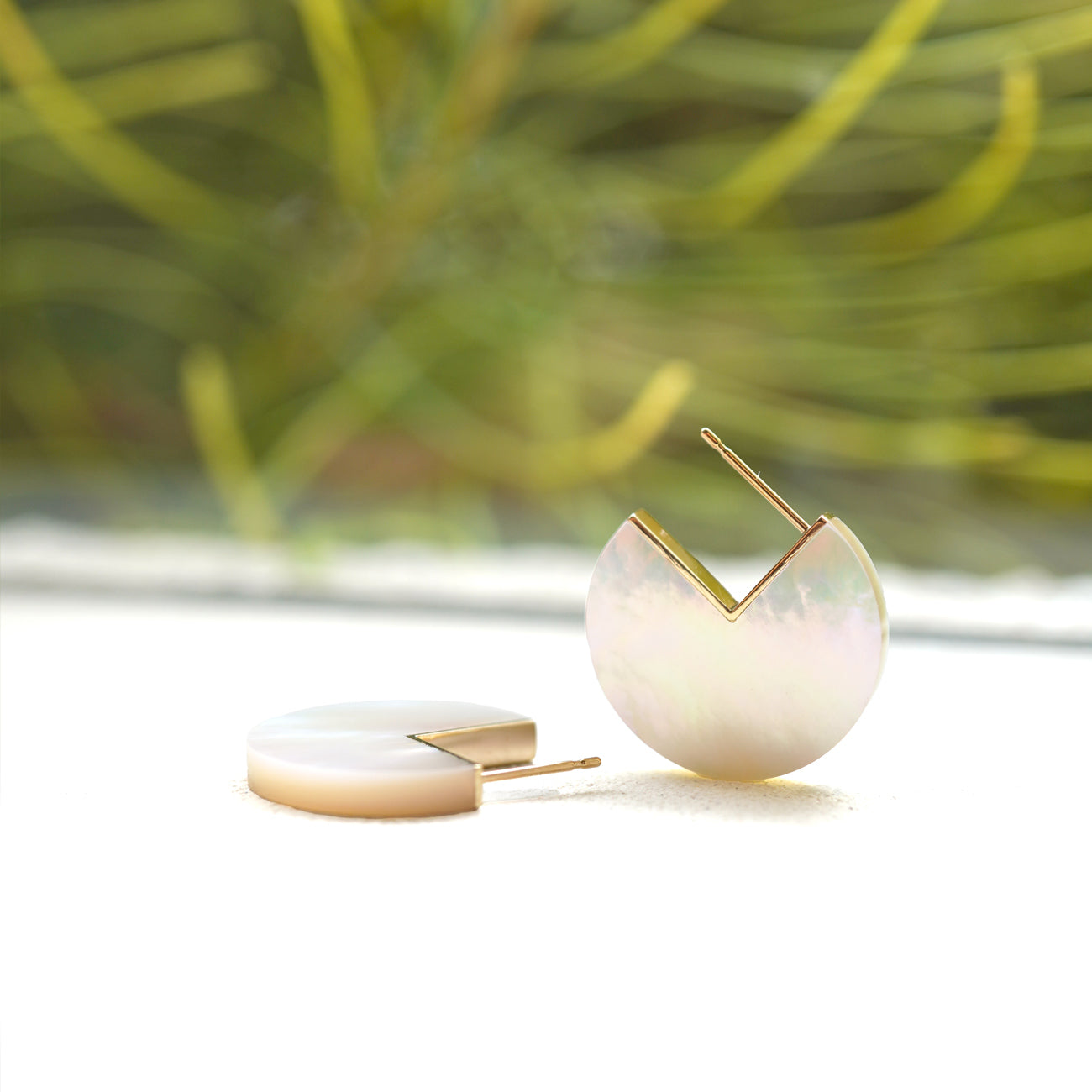 SLICE MINI EARRING SINGLE 白蝶貝#3636