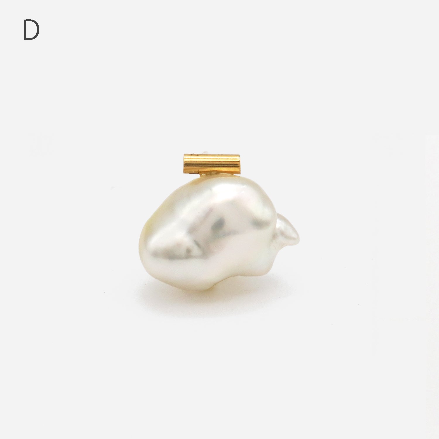 BAROQUE PEARL EARRING M