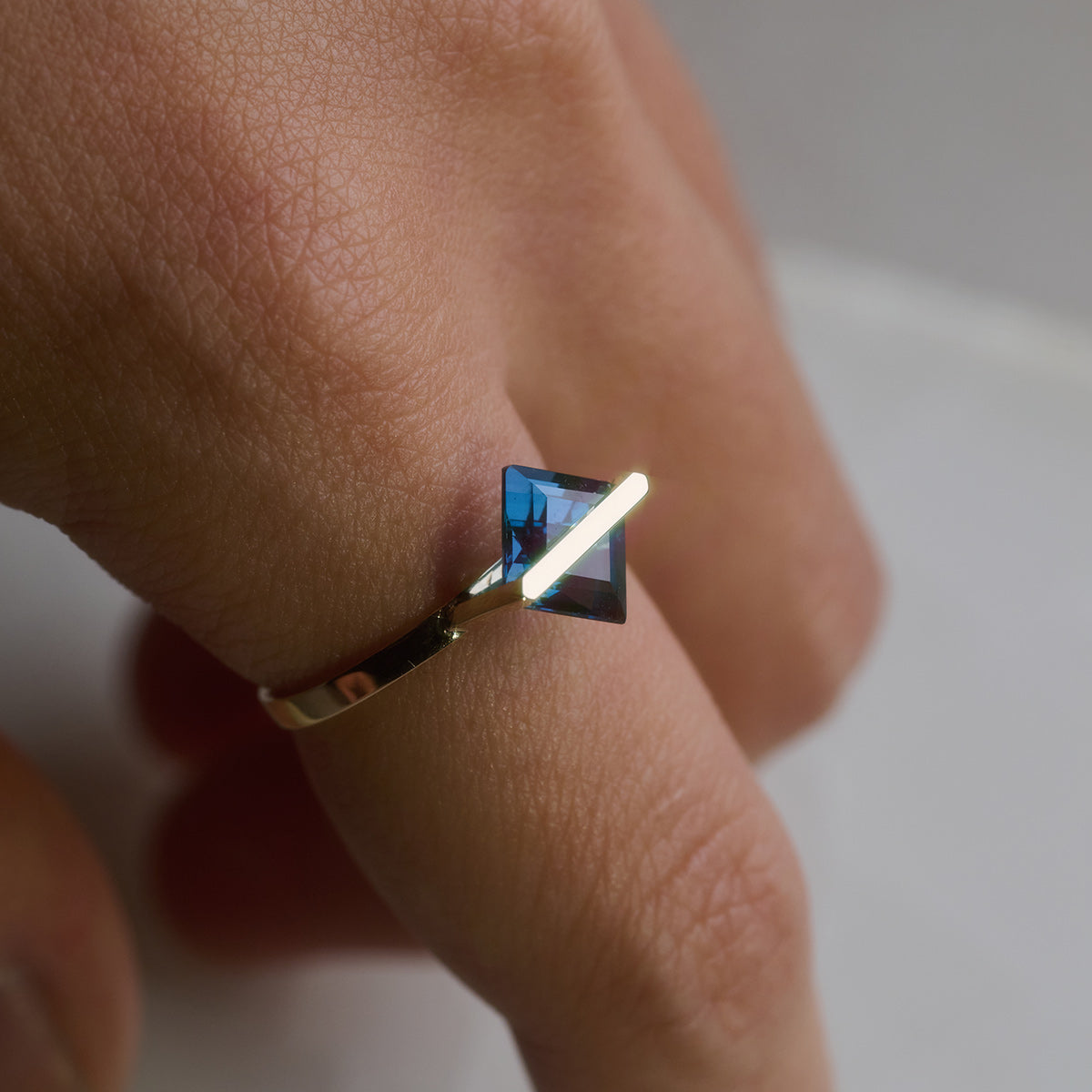 BAND RING BLUE TOPAZ#4018