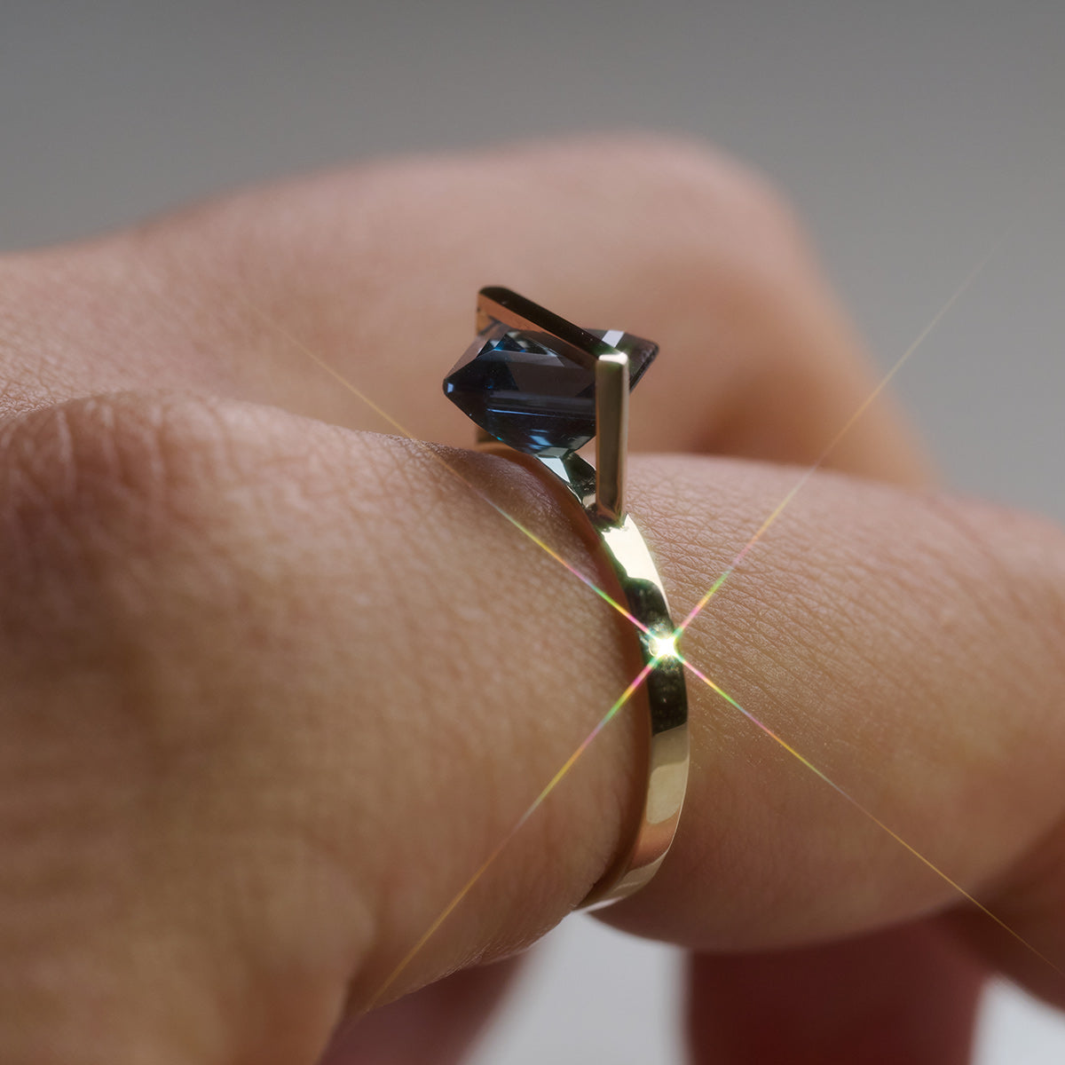 BAND RING BLUE TOPAZ#4018