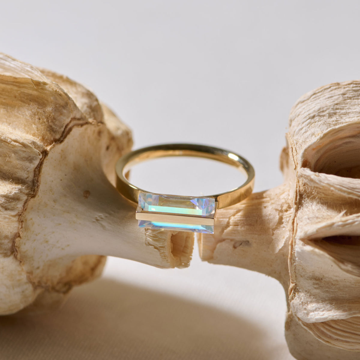 BAND RING RAINBOW MOONSTONE #4313