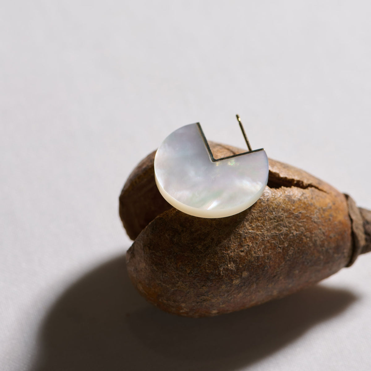 SLICE MINI EARRINGS SINGLE MOTHER-OF-PEARL #4212