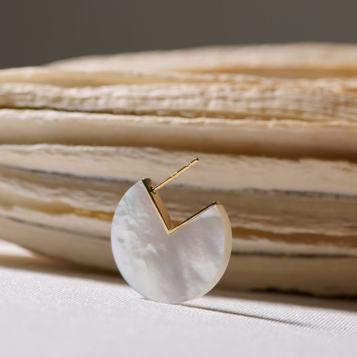 SLICE MINI EARRINGS SINGLE MOTHER-OF-PEARL #4212