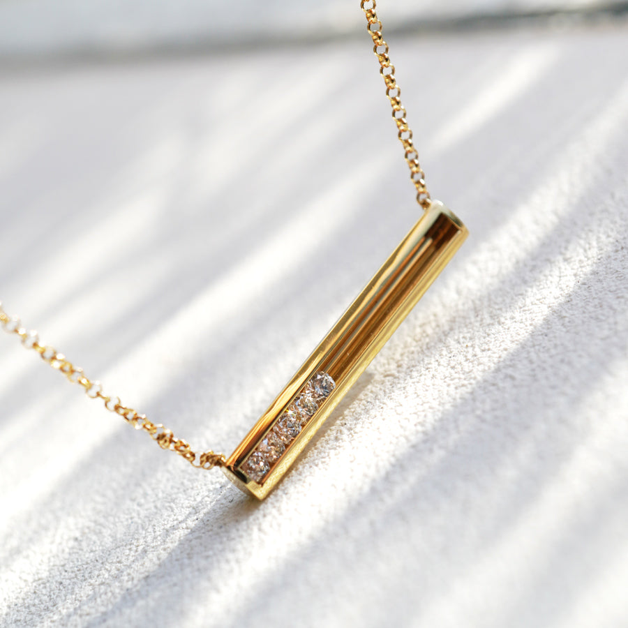MOVING NECKLACE