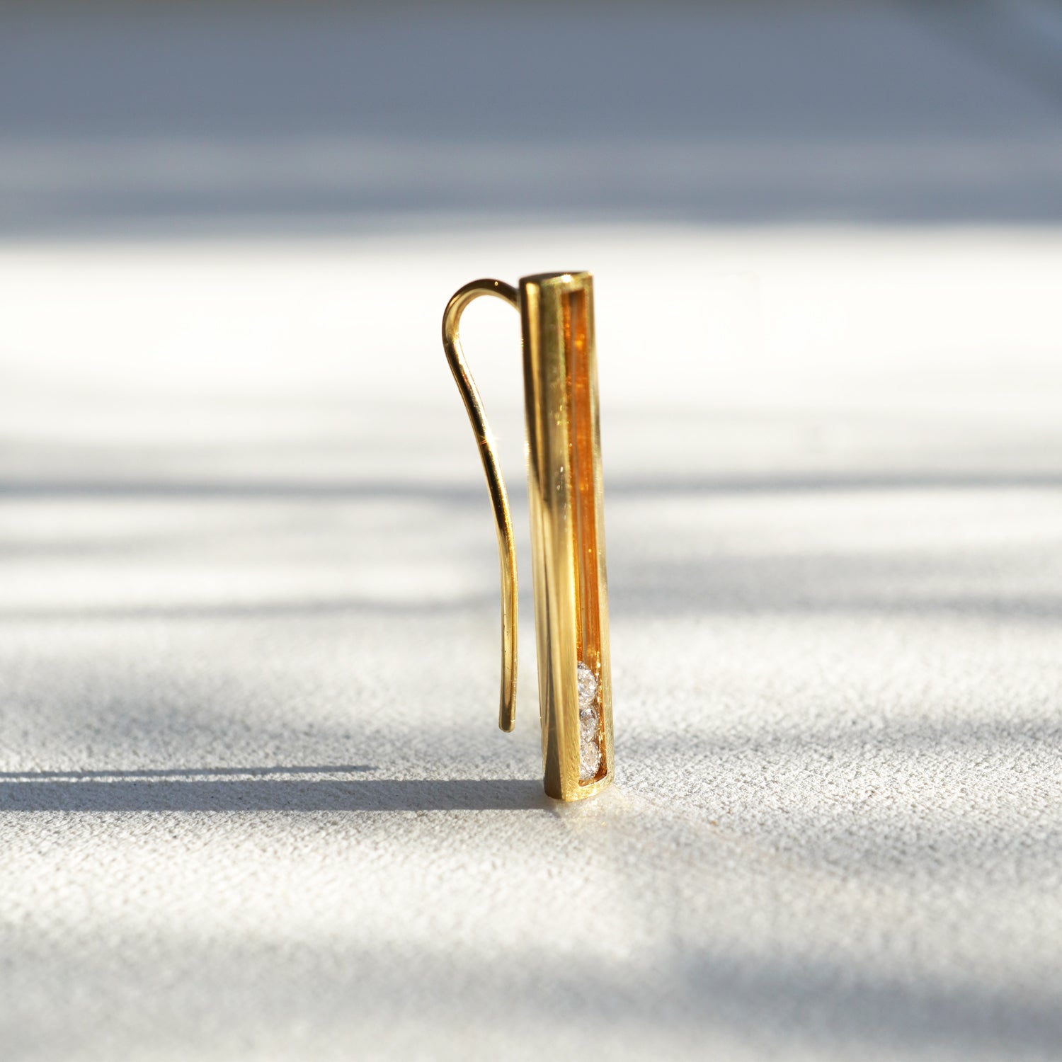 MOVING EARRING L