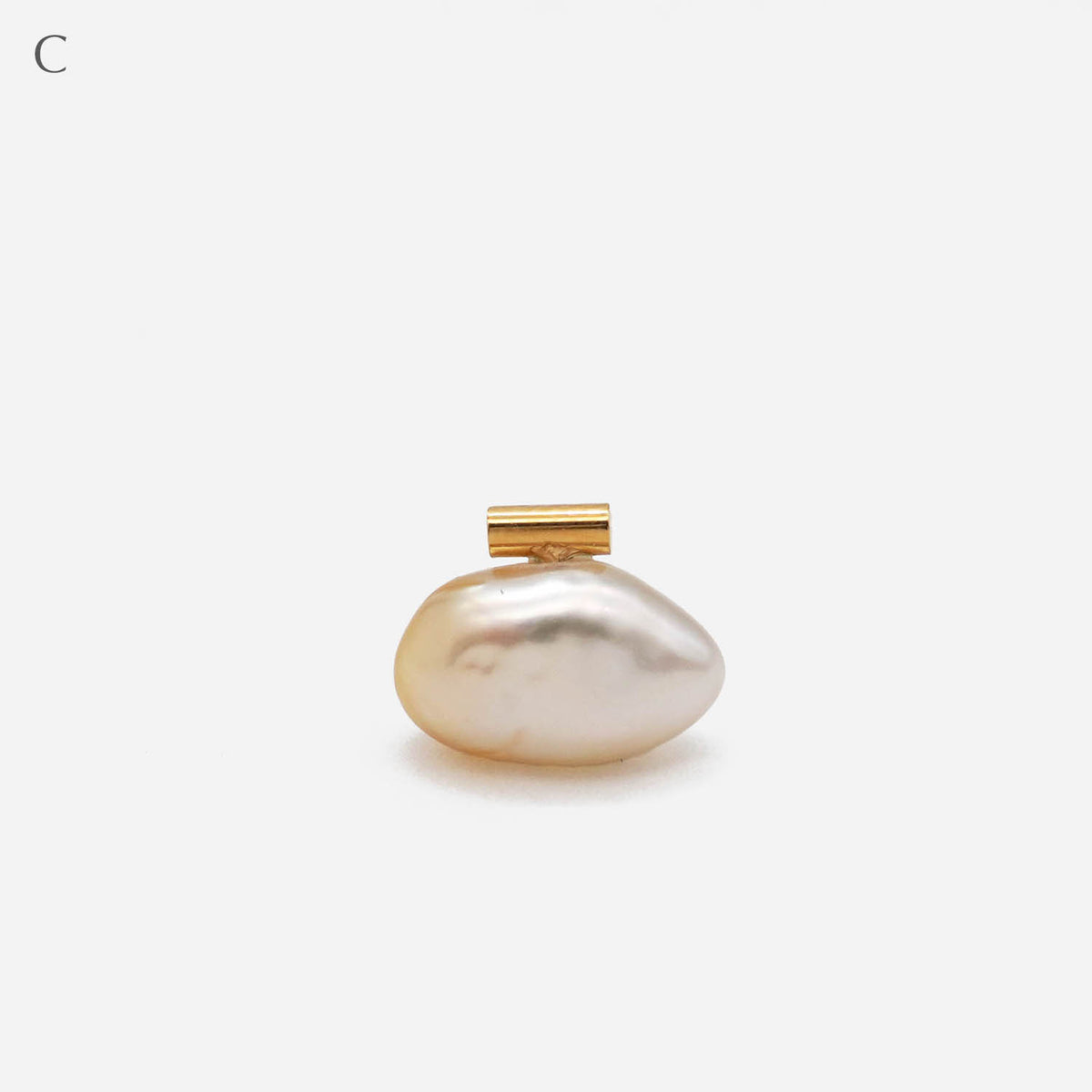 BAROQUE PEARL EARRING M