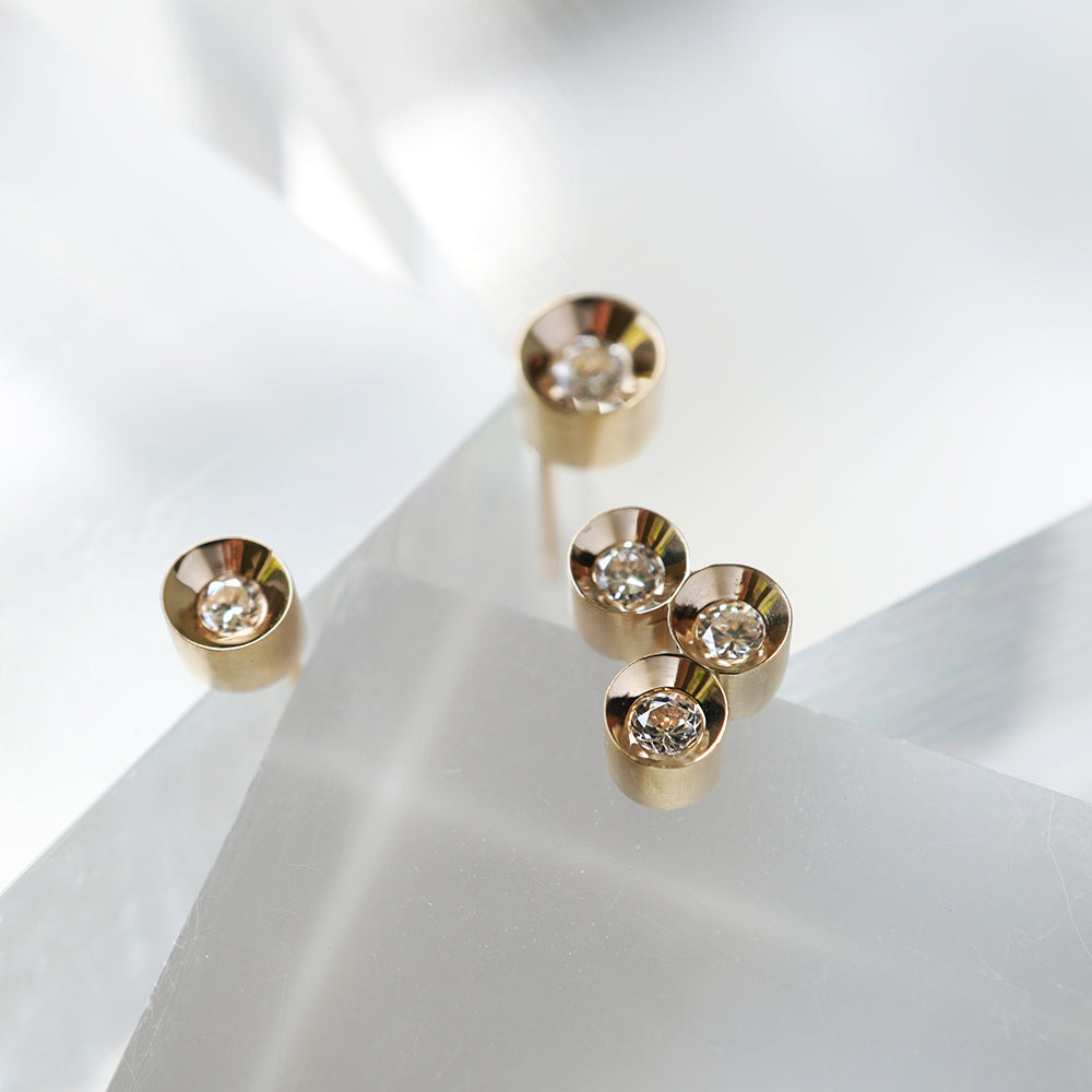 SPOT EARRING (3 diamonds)