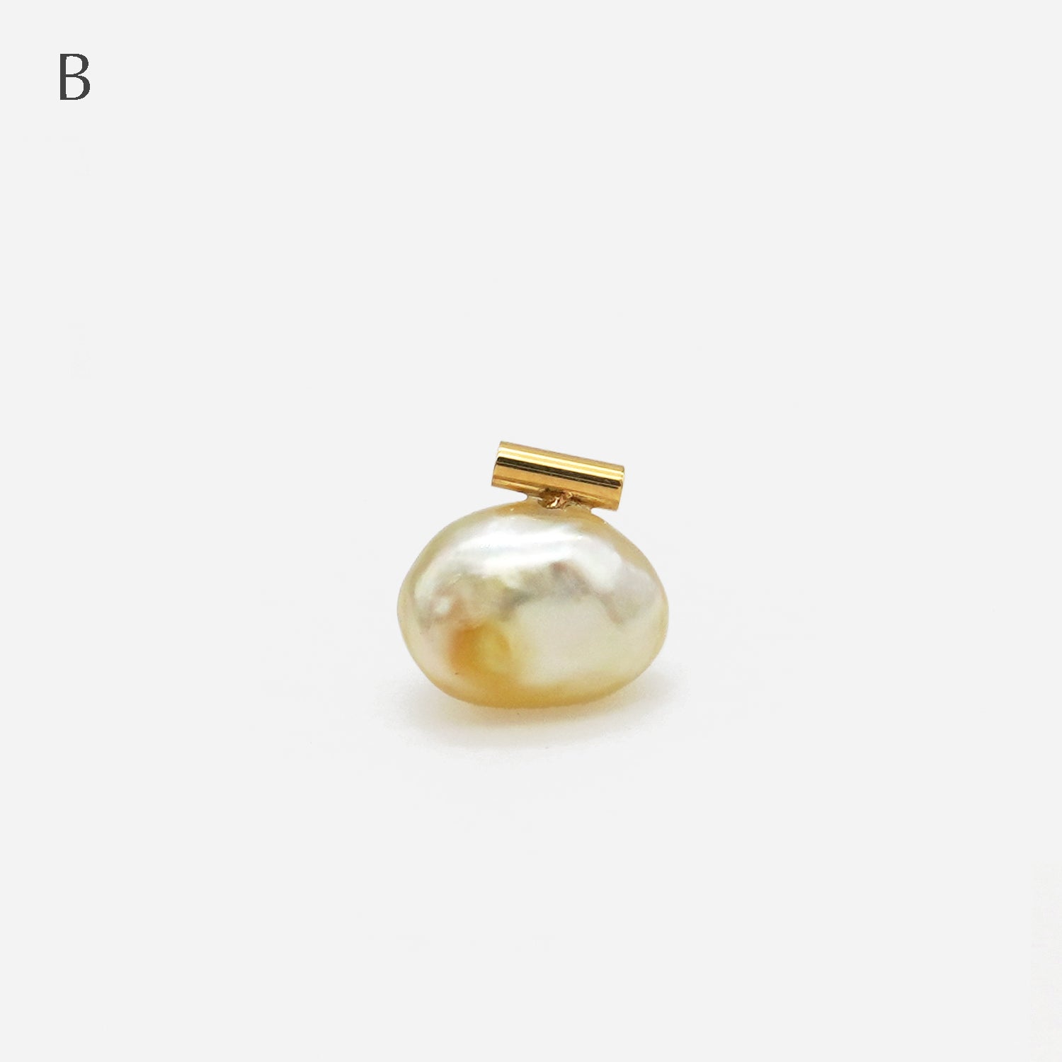 BAROQUE PEARL EARRING M