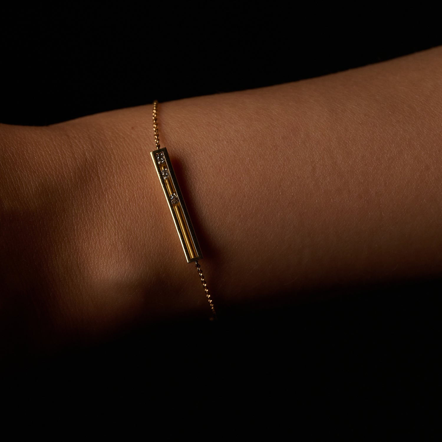 MOVING BRACELET