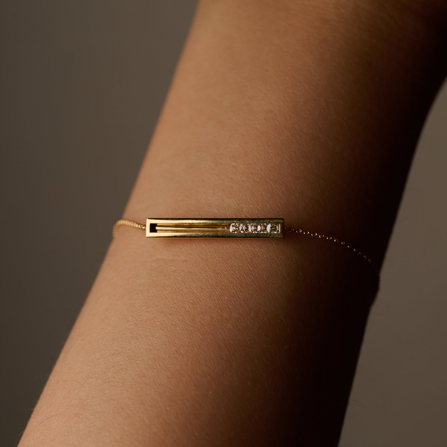 MOVING BRACELET