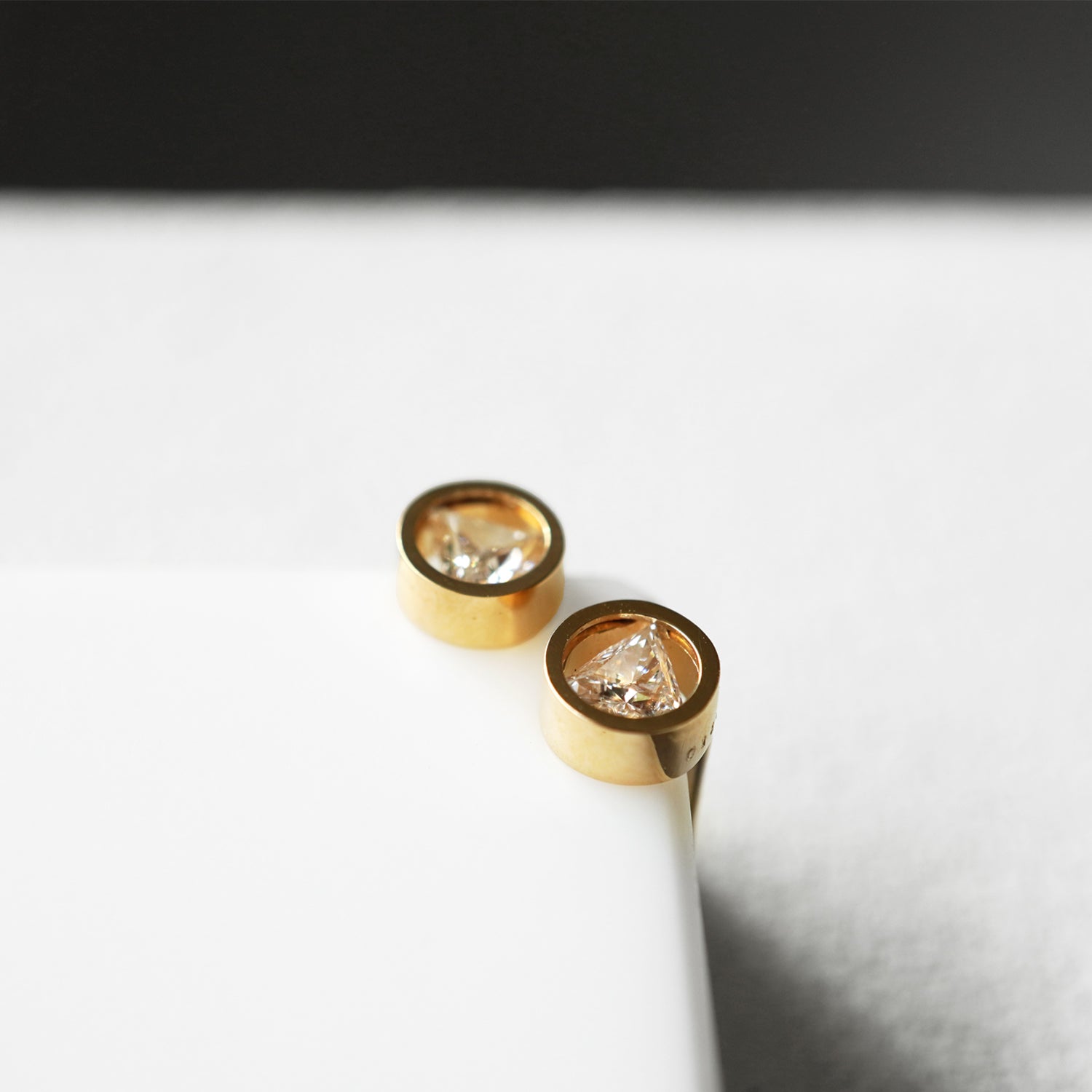 POSITION EARRING 0.22ct #3208