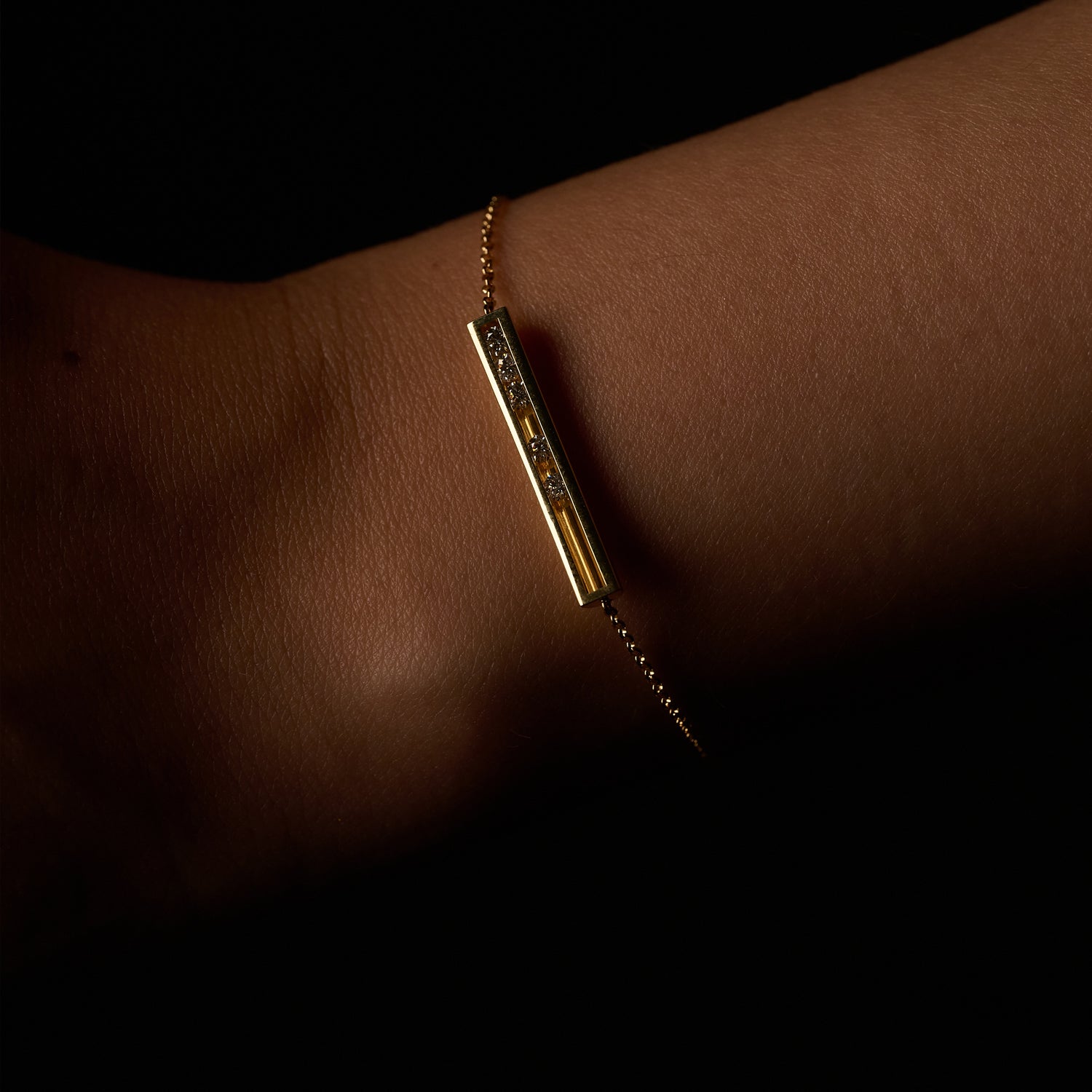MOVING BRACELET