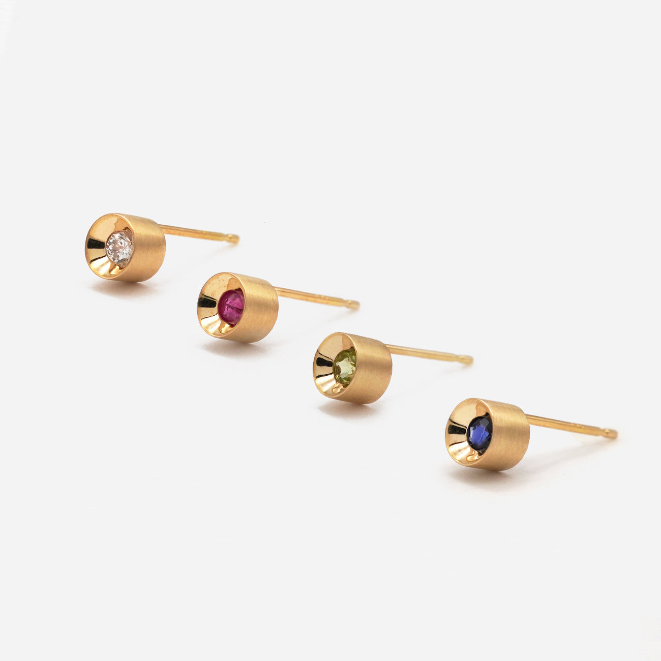 SPOT EARRING 2.5mm