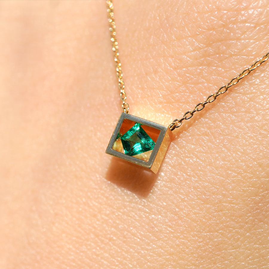POSITION NECKLACE EMERALD #3697