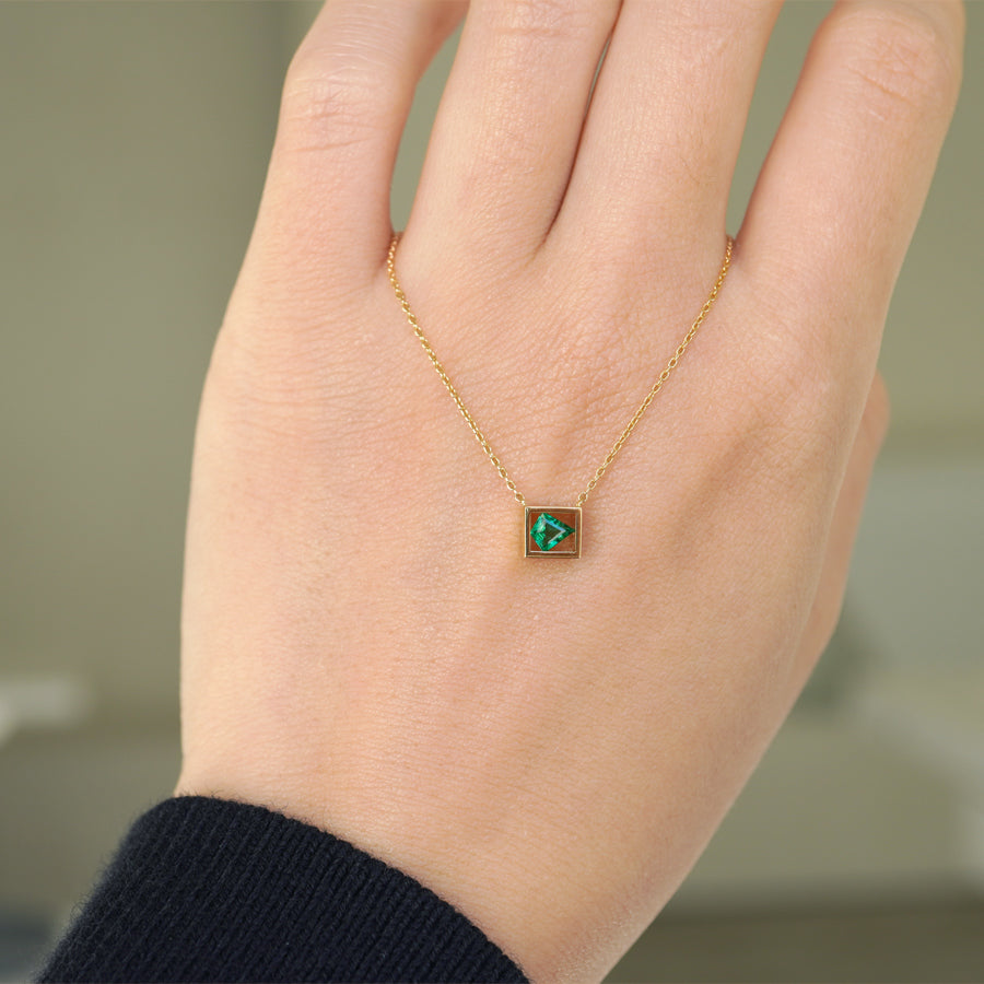 POSITION NECKLACE EMERALD #3697