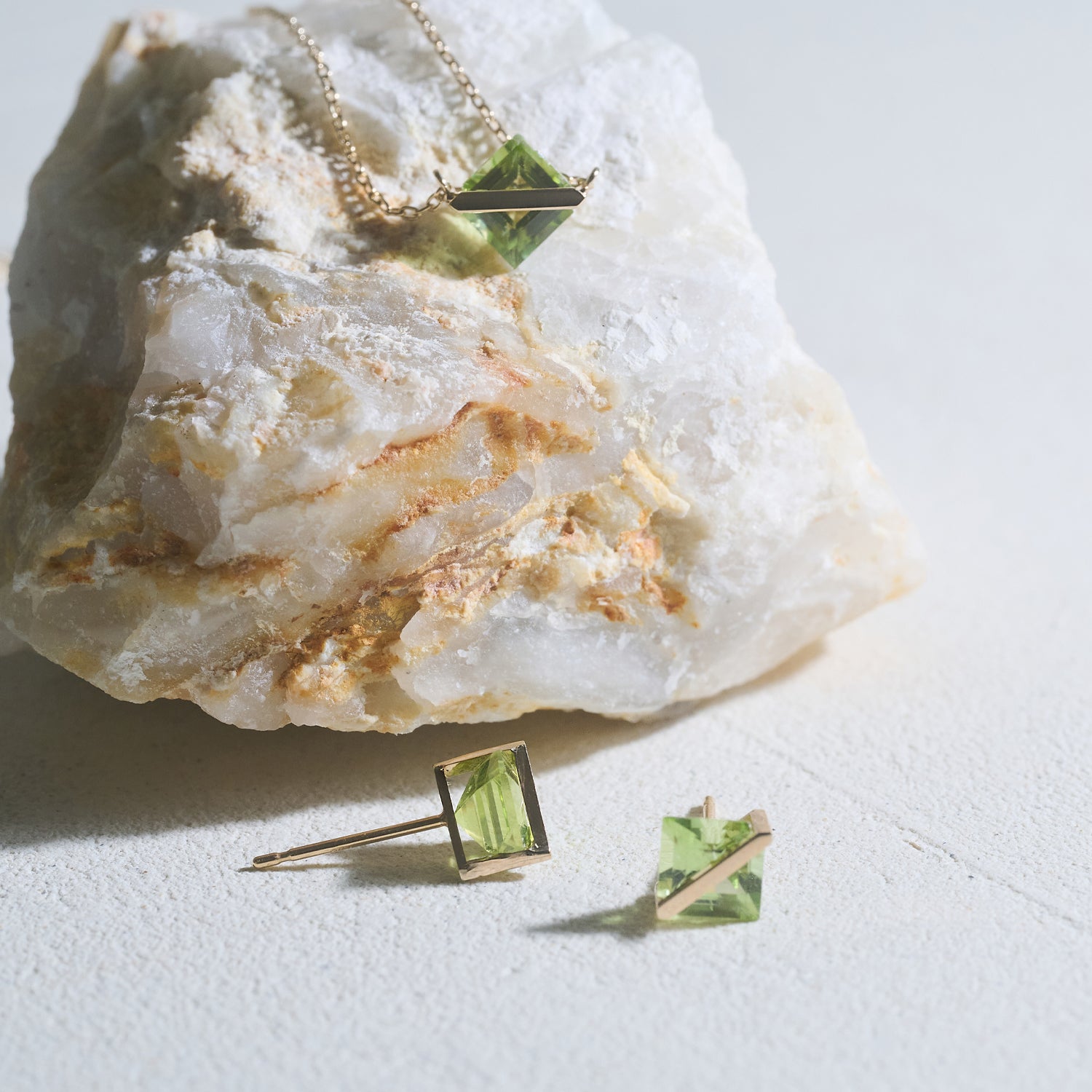 BAND EARRINGS PERIDOT #3938