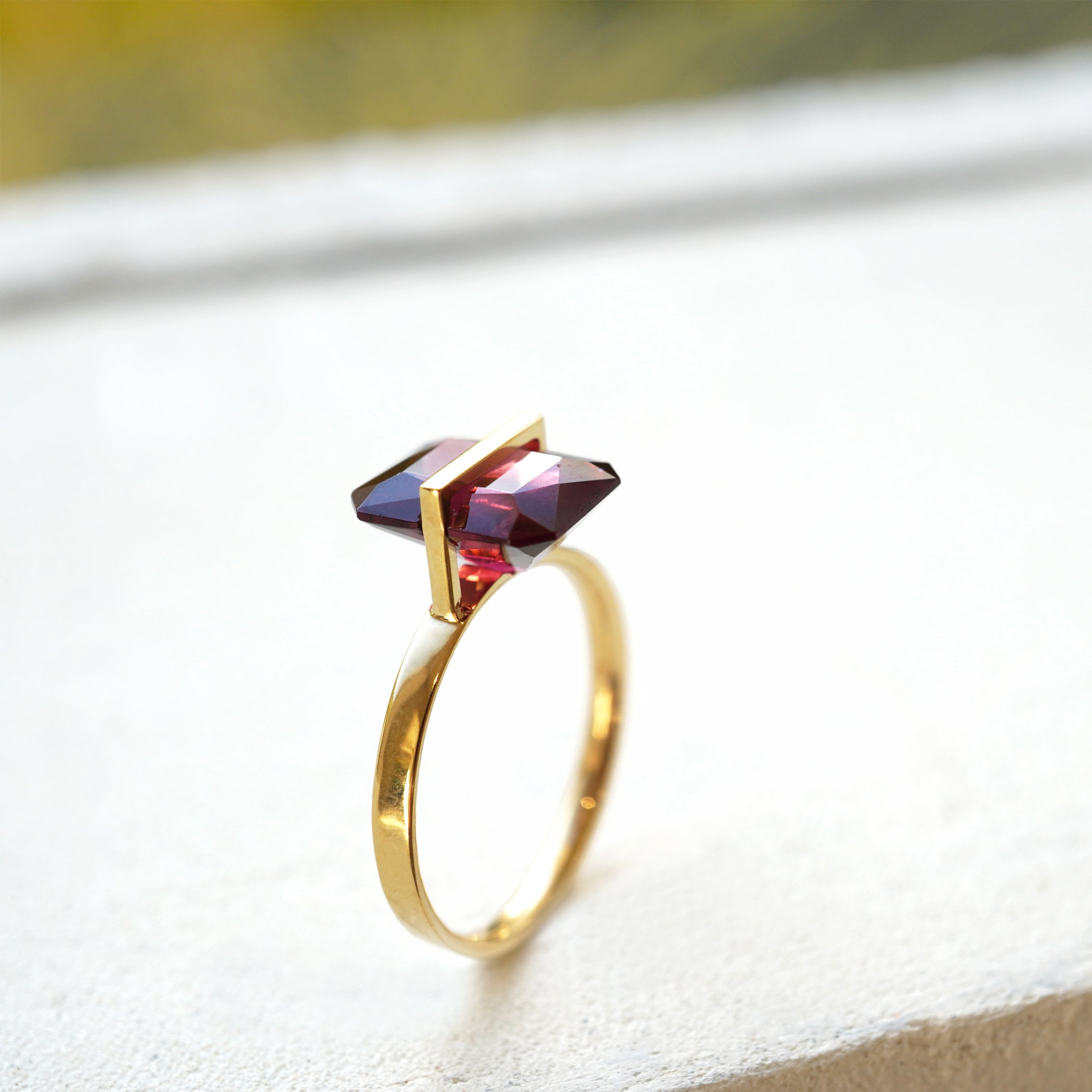 BAND RING GARNET #3248