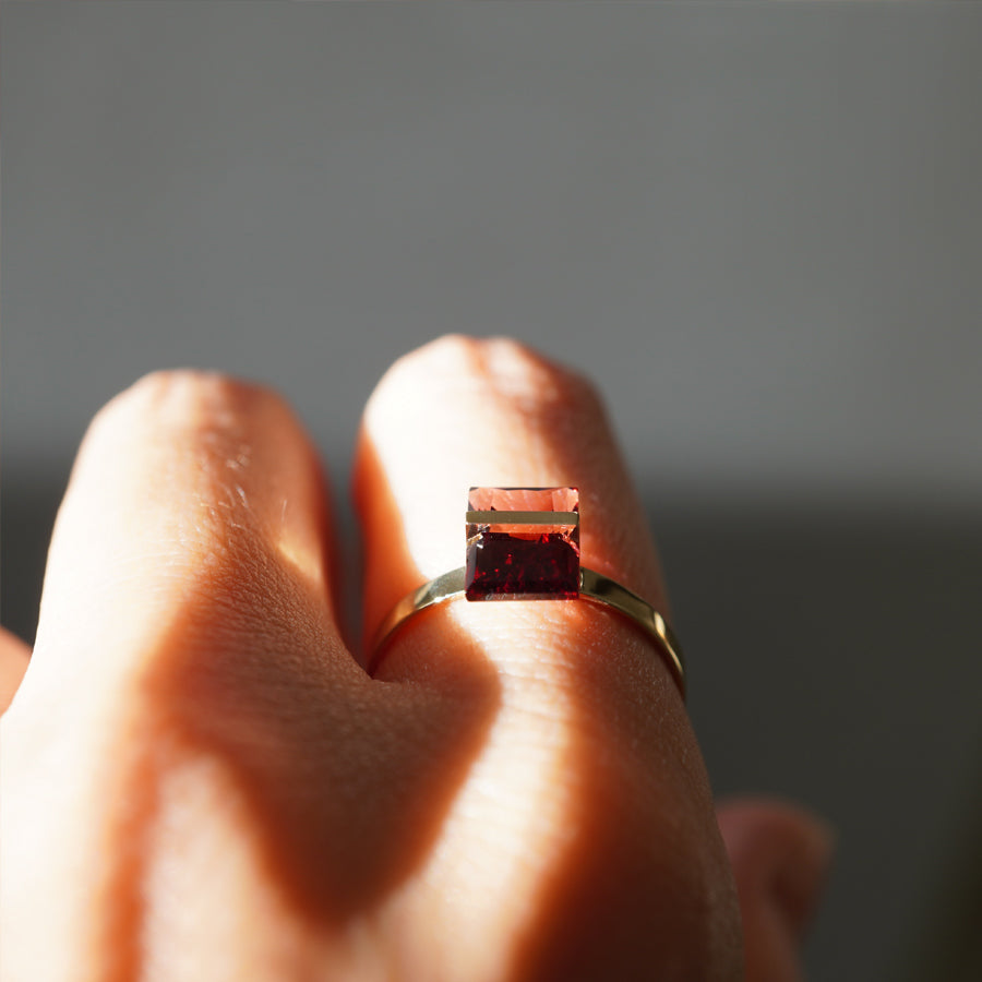 BAND RING GARNET #3685
