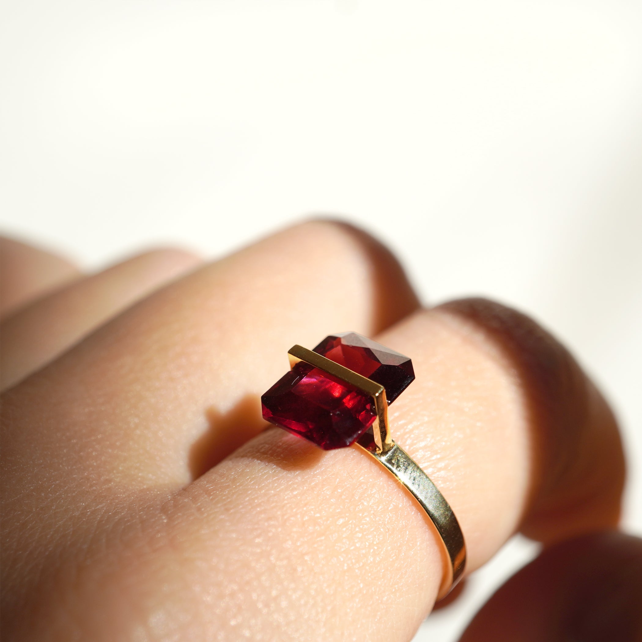 BAND RING GARNET #3248