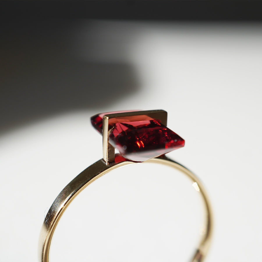 BAND RING GARNET #3685