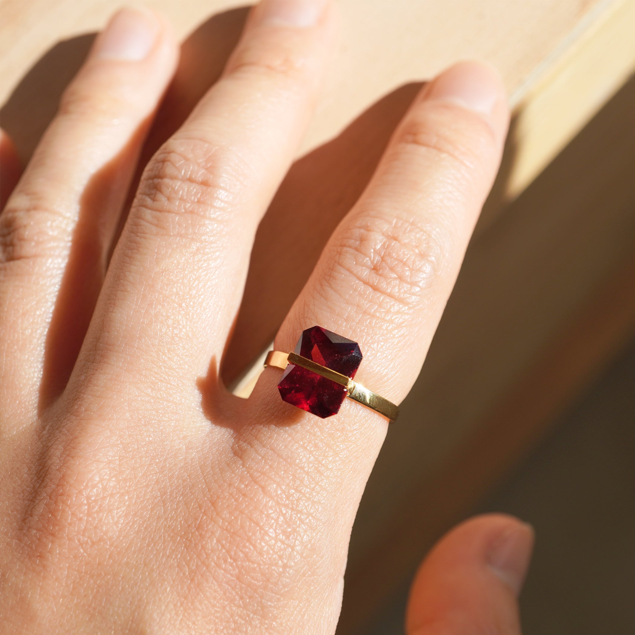 BAND RING GARNET #3248