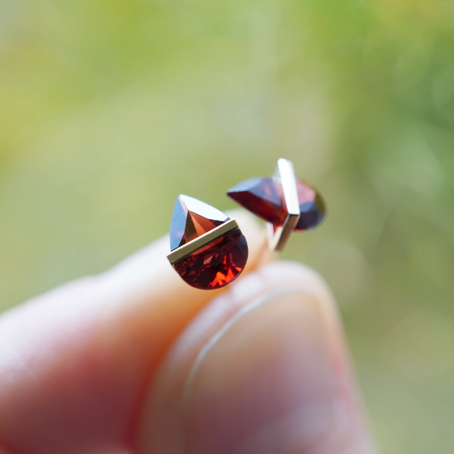 BAND EARRINGS GARNET #3316