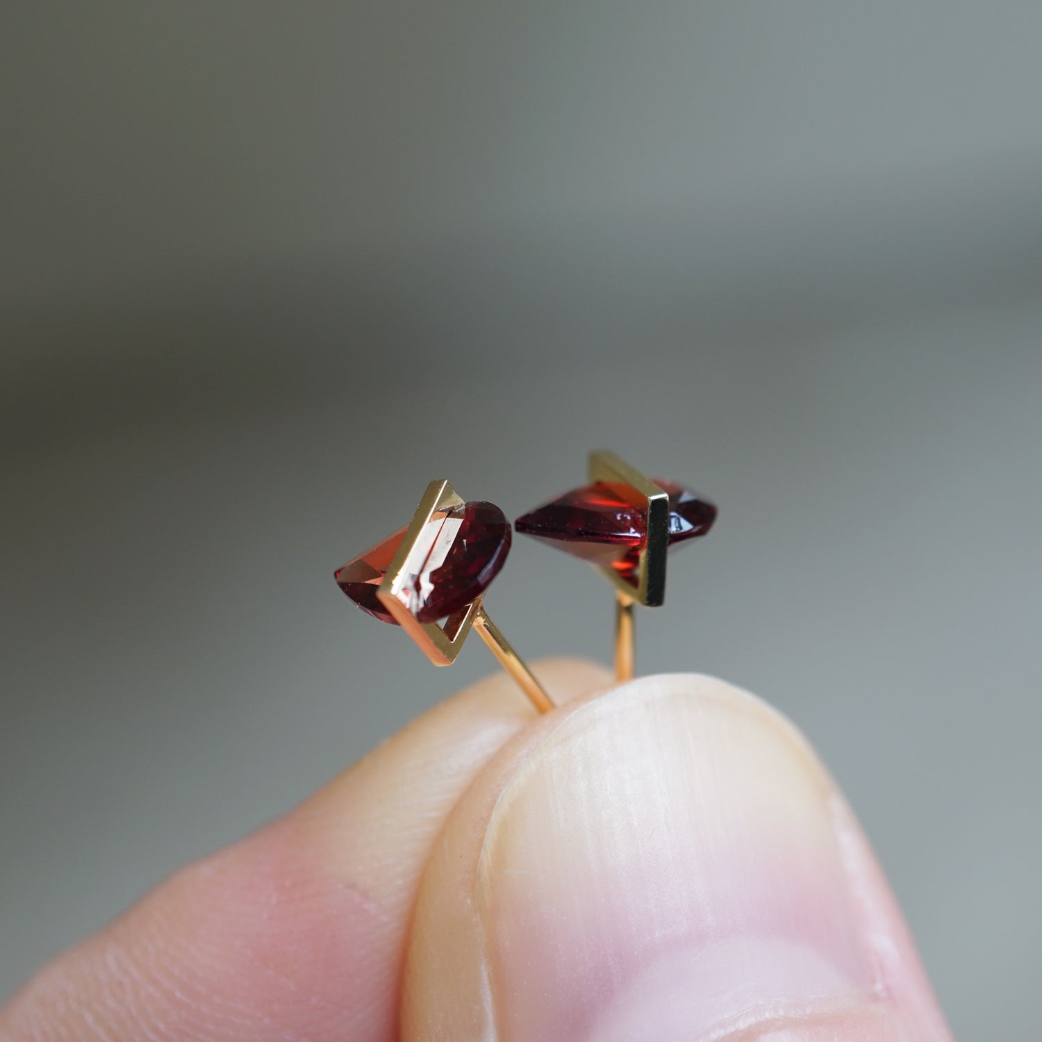 BAND EARRINGS GARNET #3316