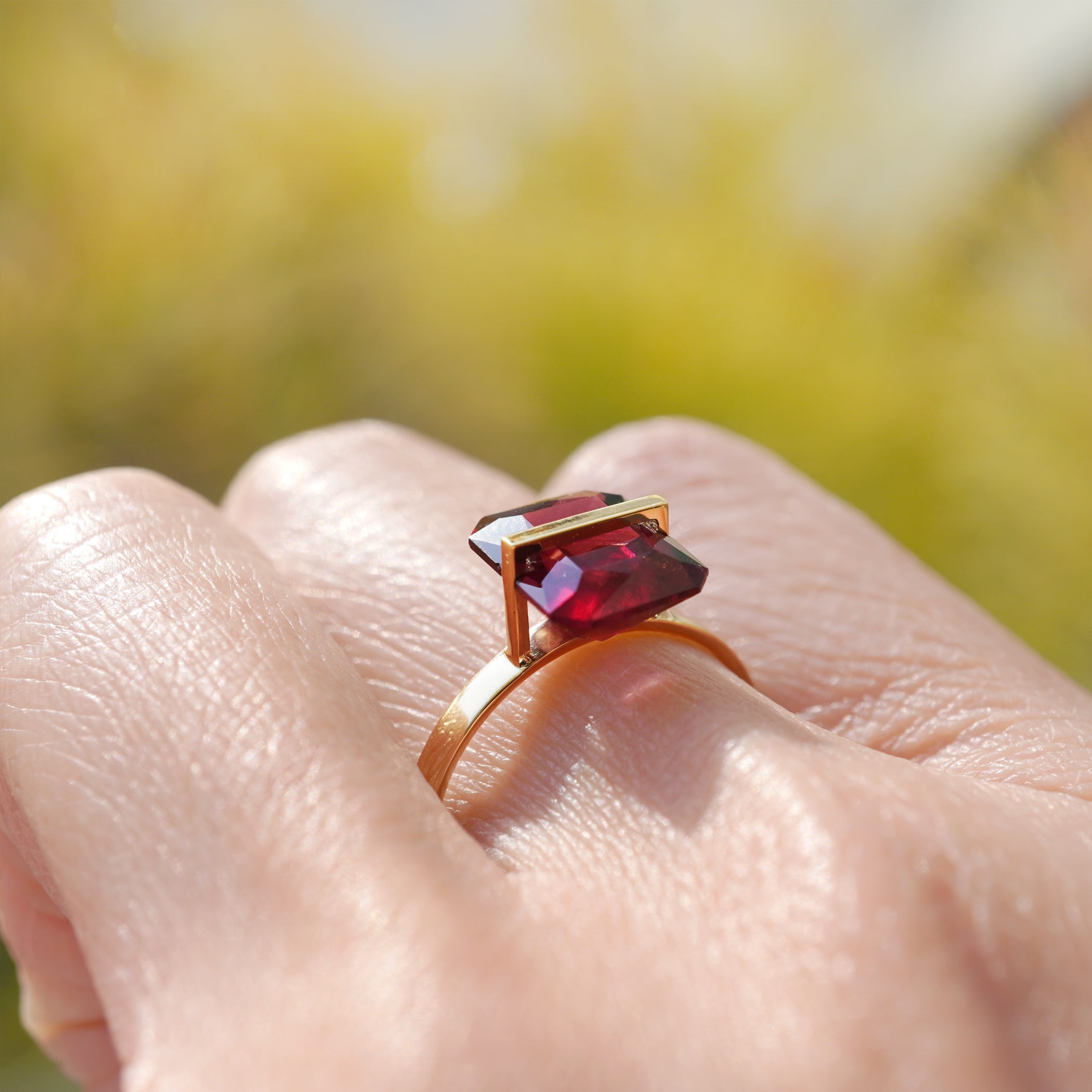 BAND RING GARNET #3248