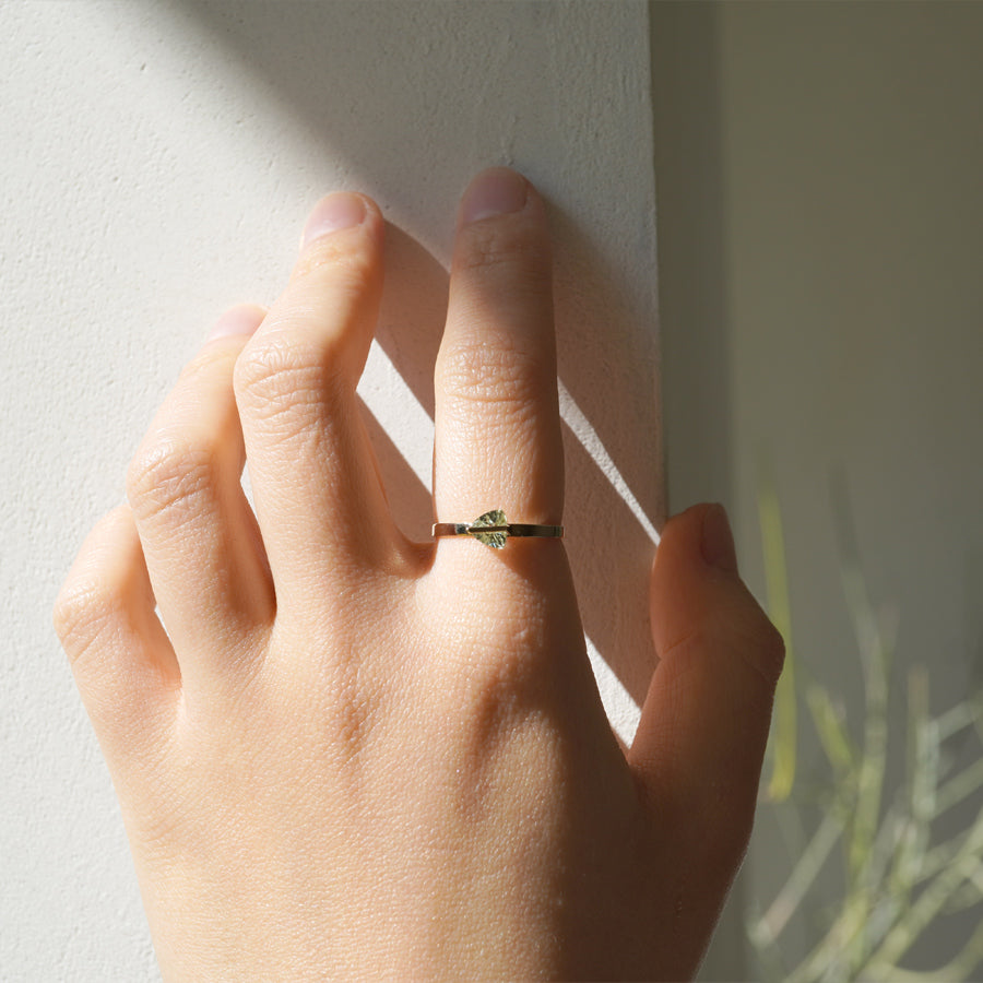 BAND RING MINT GARNET#3746