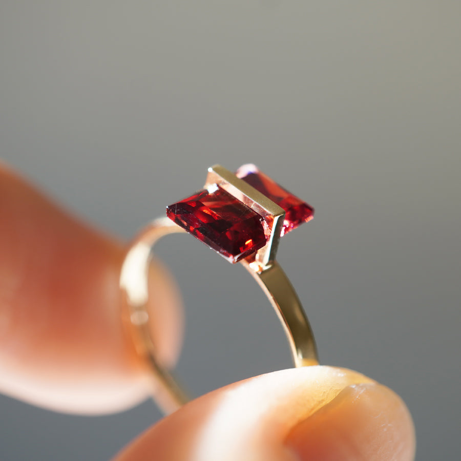 BAND RING GARNET #3685