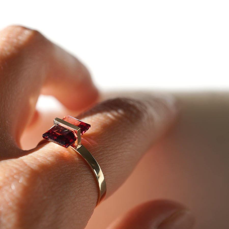 BAND RING GARNET #3685