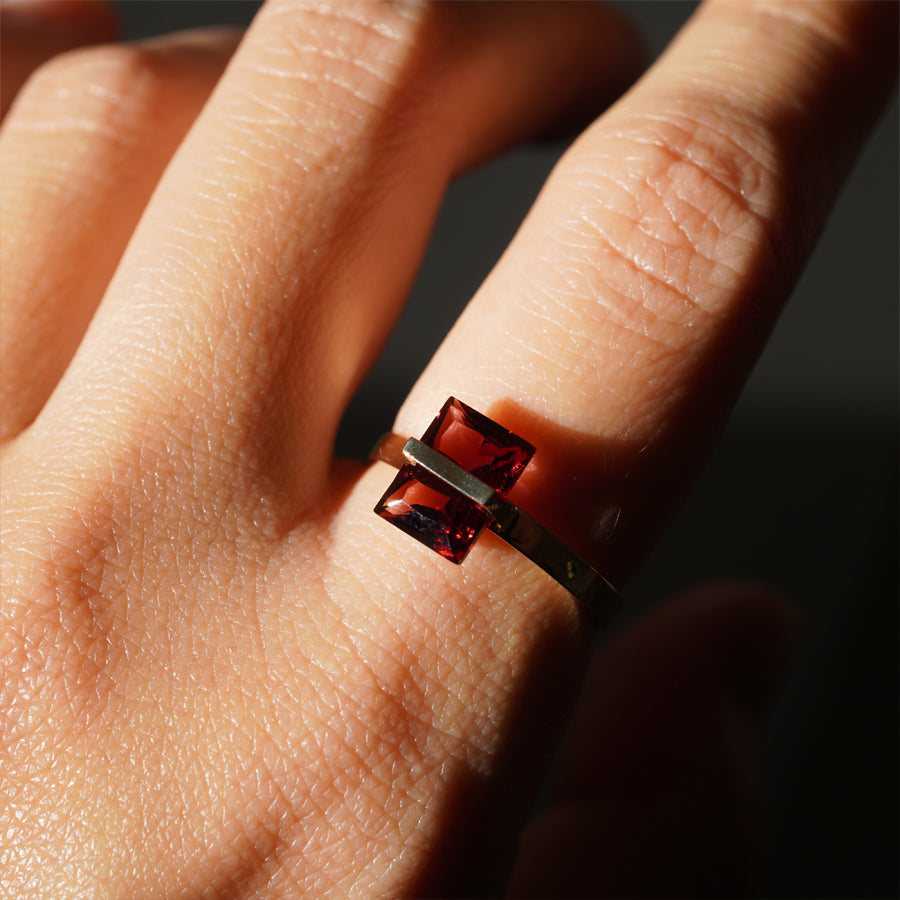 BAND RING GARNET #3685