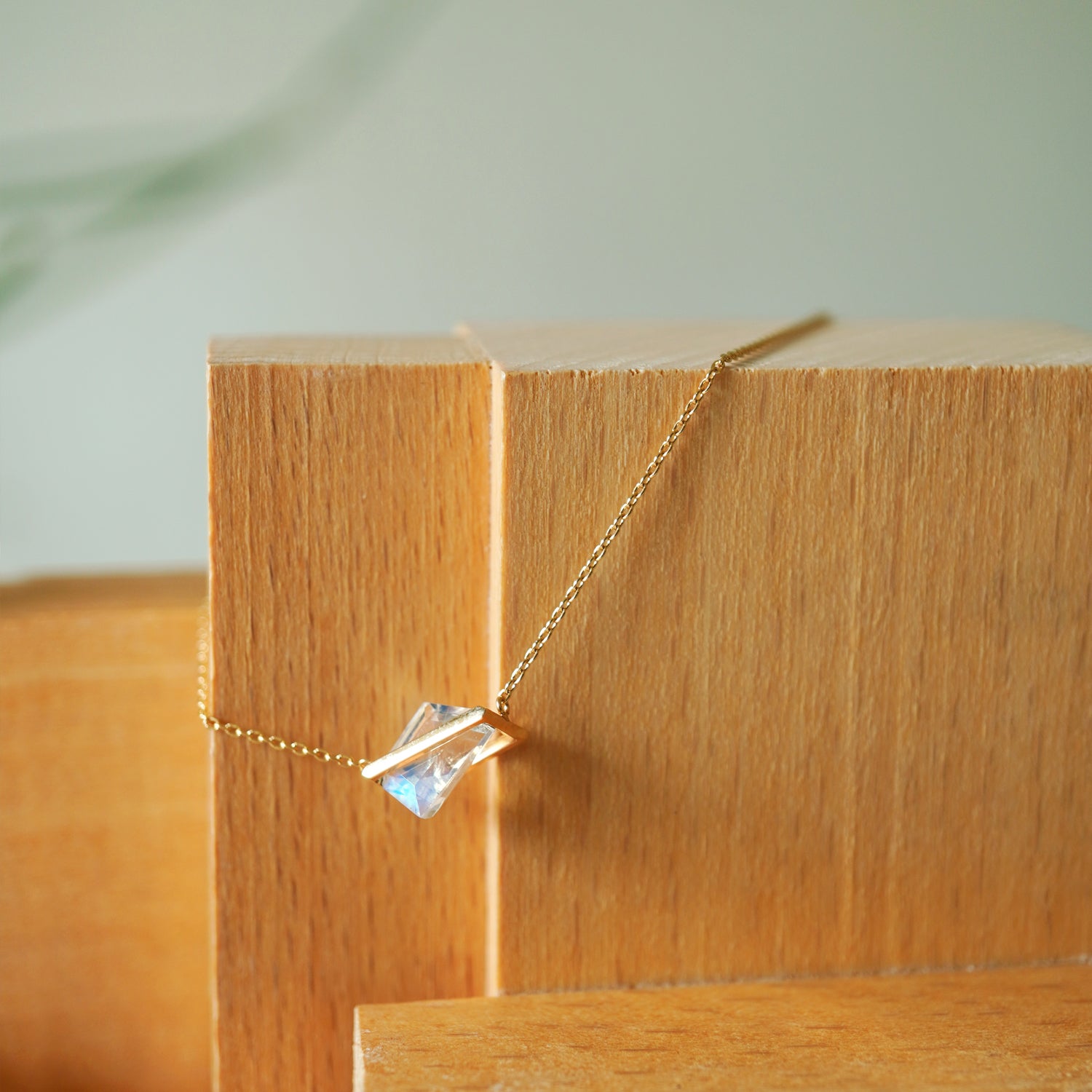 BAND NECKLACE MOONSTONE #4052