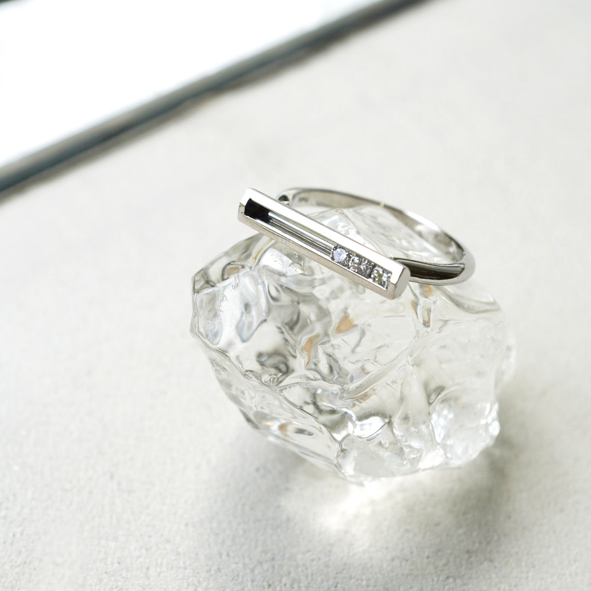 MOVING PLATINUM RING S