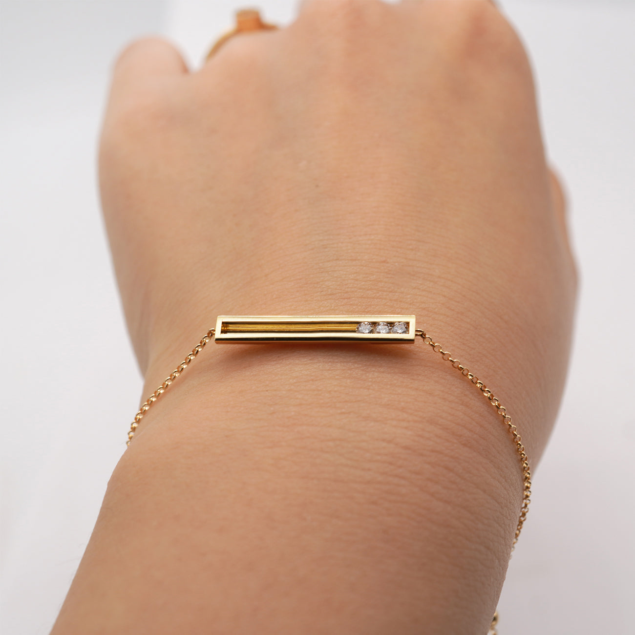 MOVING BRACELET