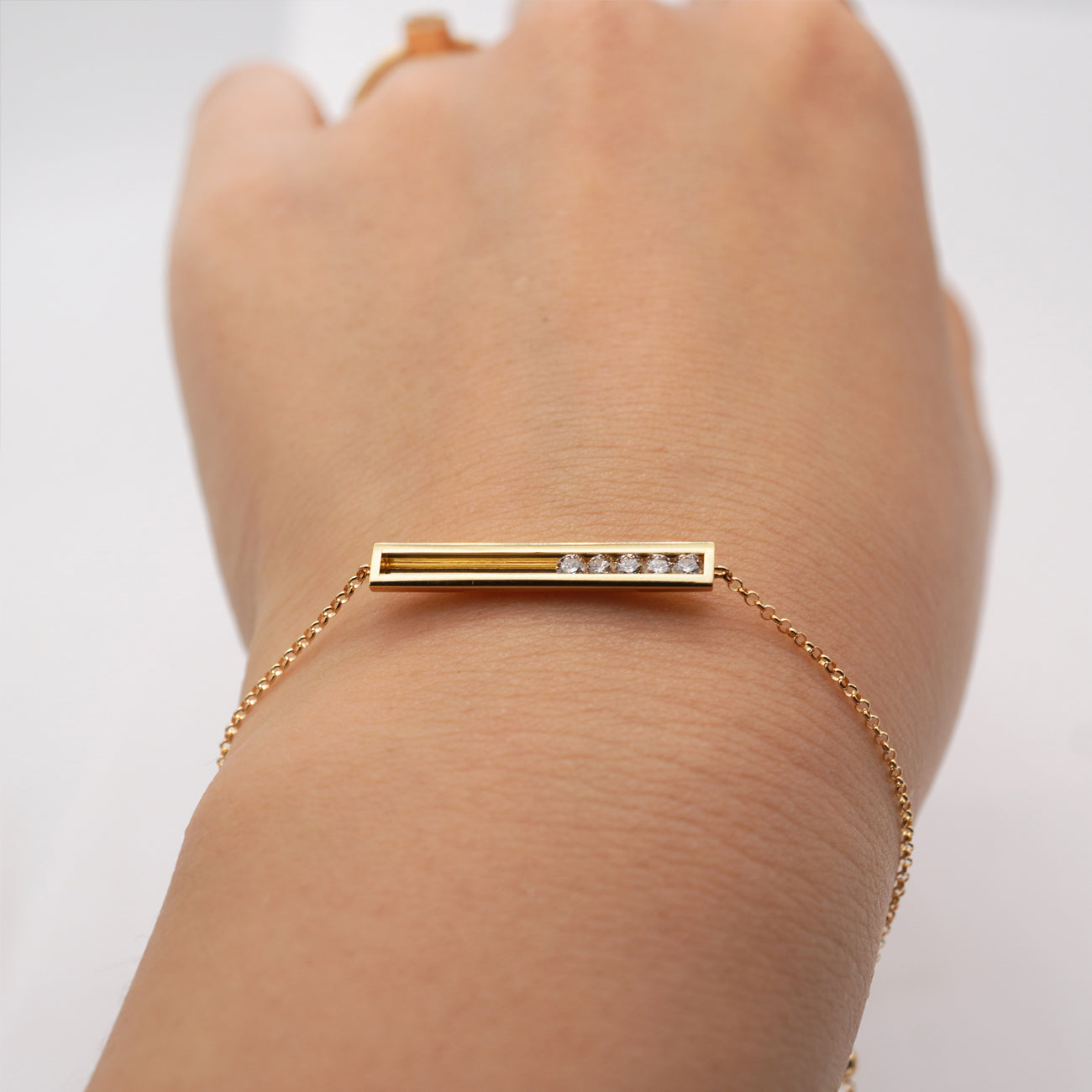 MOVING BRACELET