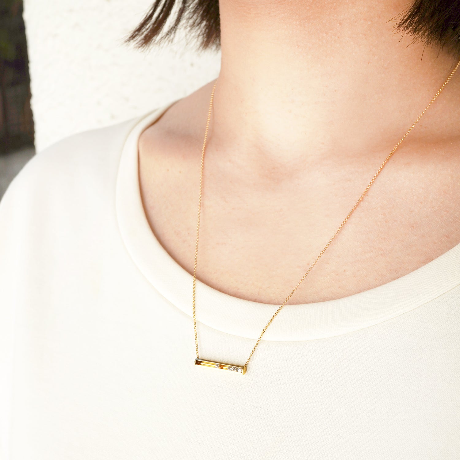 MOVING NECKLACE