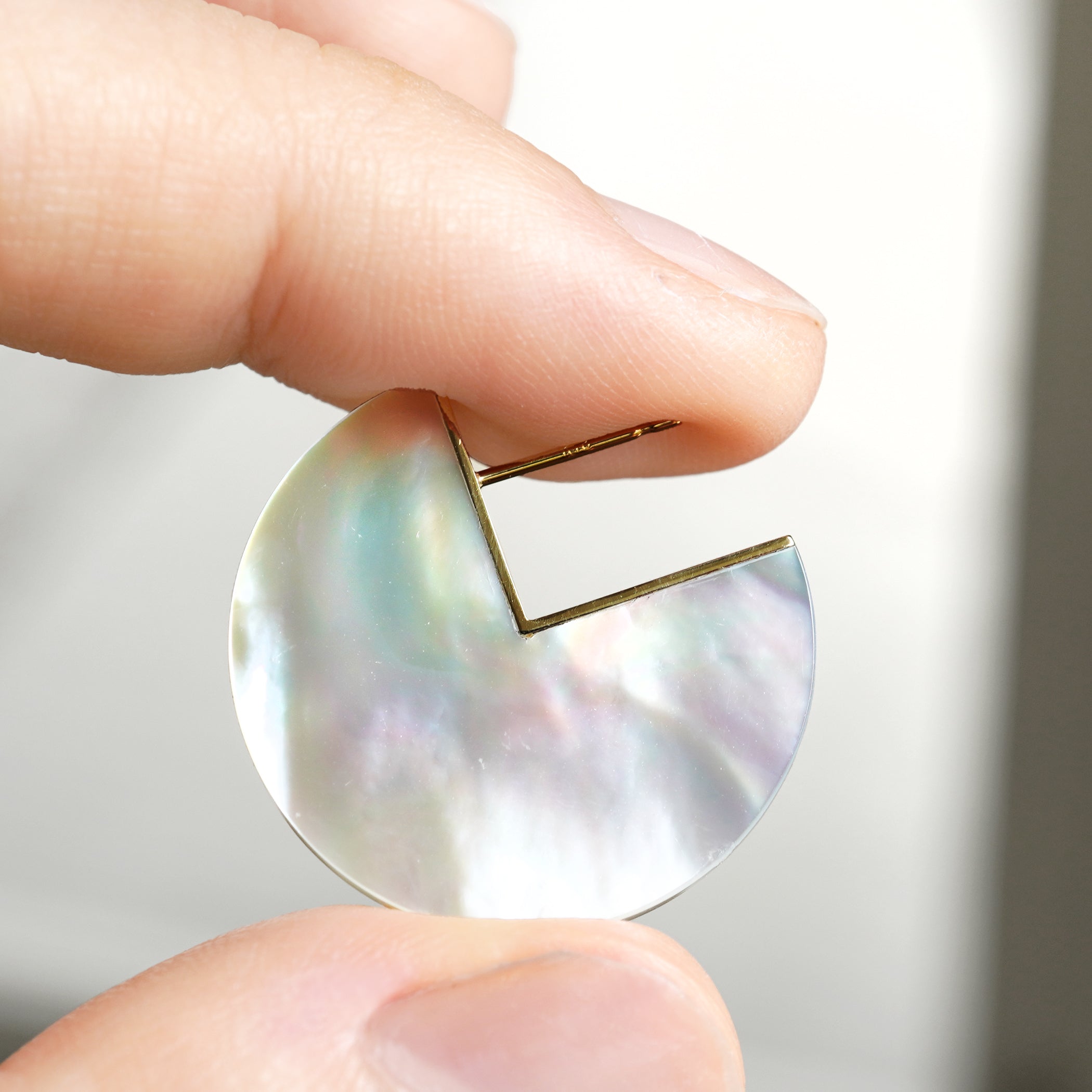 SLICE EARRINGS PAIR 白蝶貝 #3057