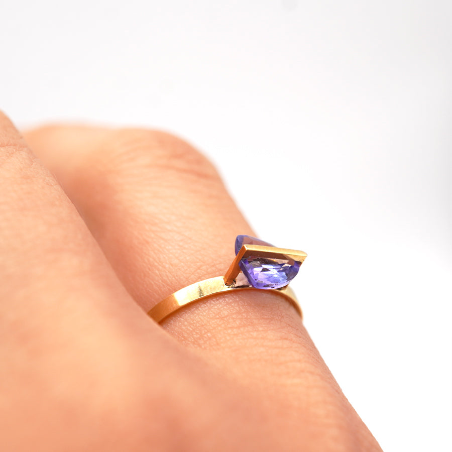 BAND RING TANZANITE#3835