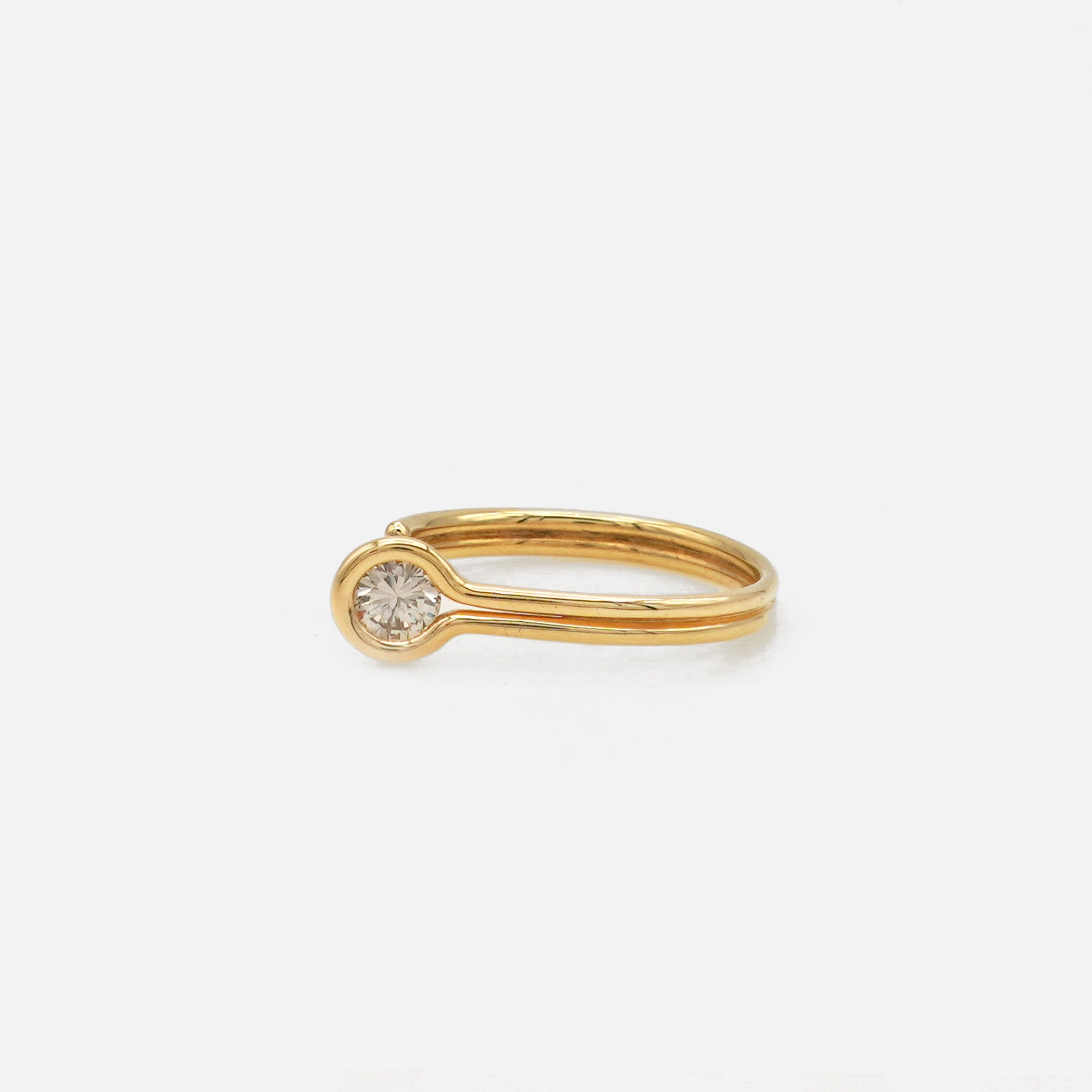 ROUND DIAMOND RING #1617