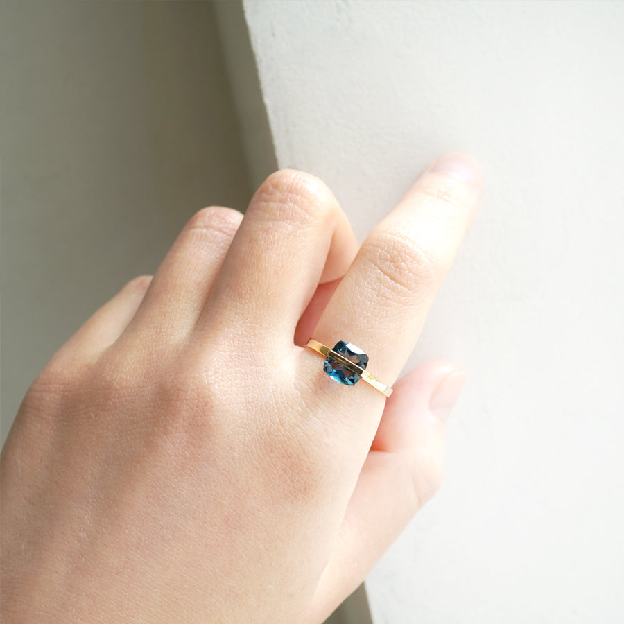 BAND RING BLUE TOPAZ #2938