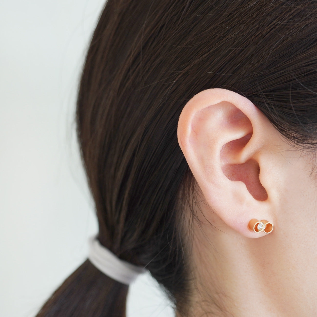 CON EARRINGS short