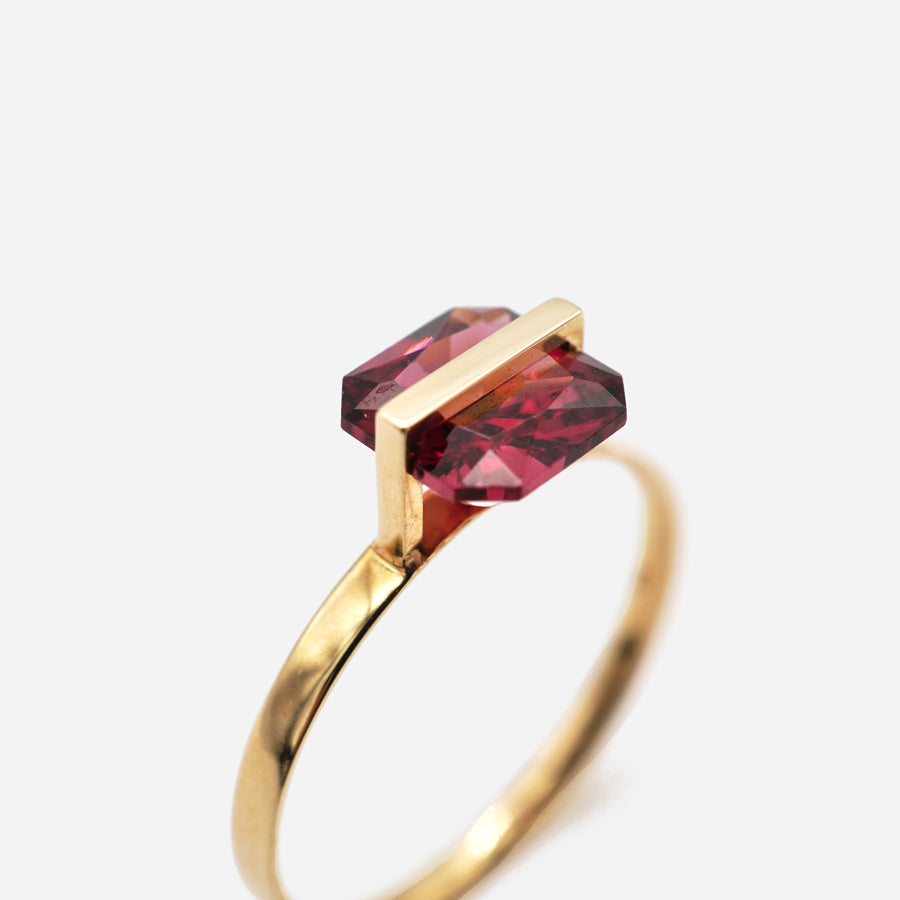 BAND RING GARNET #2597