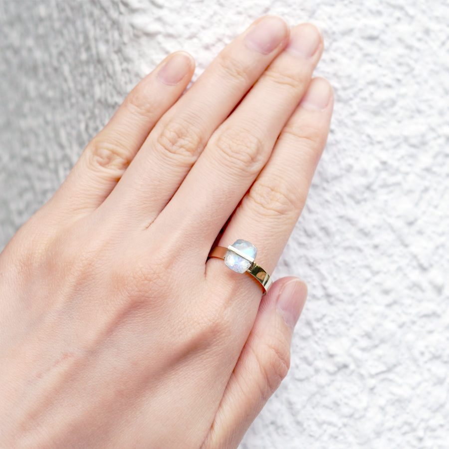 BAND RING MOONSTONE #2525