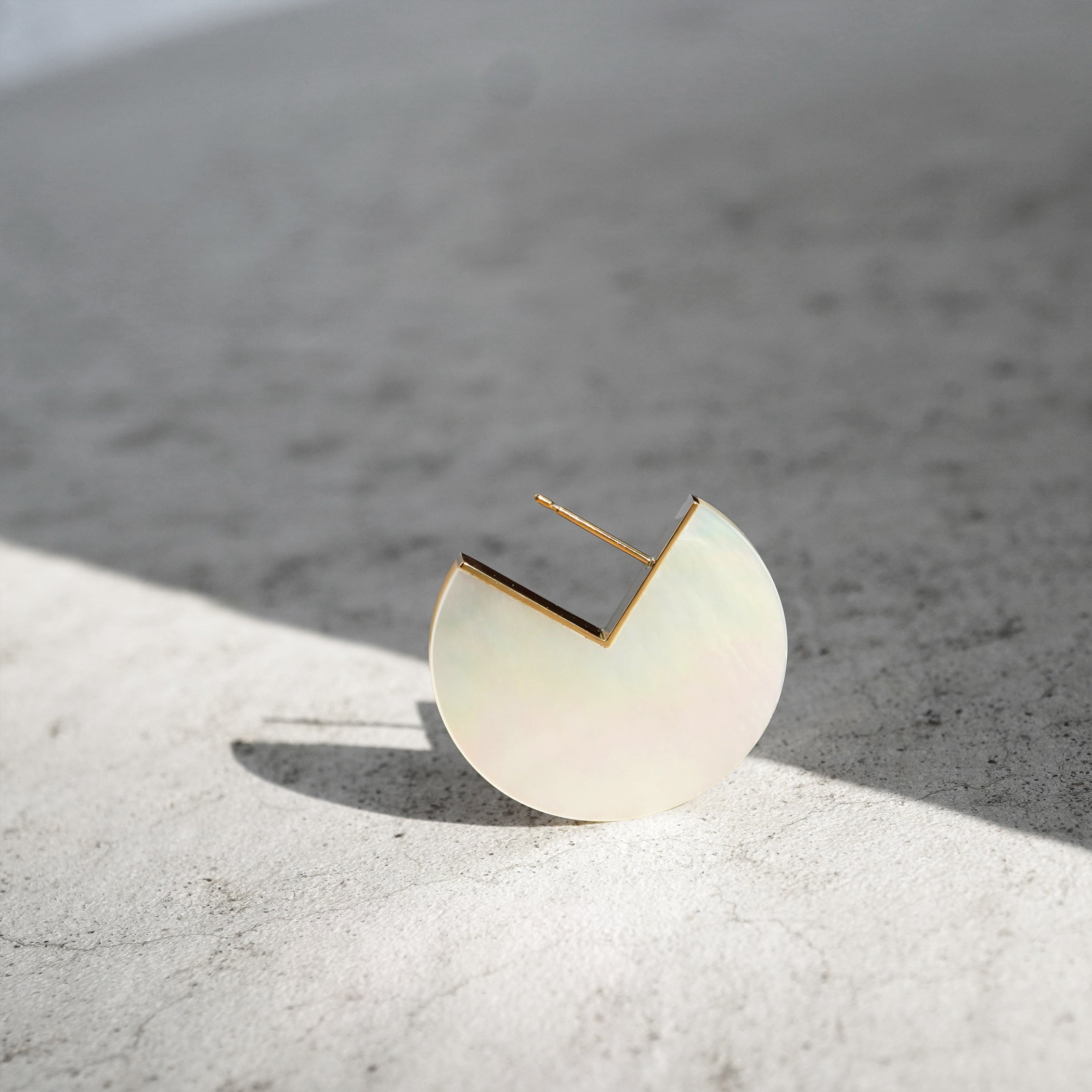 SLICE EARRING SINGLE 白蝶貝 #2871