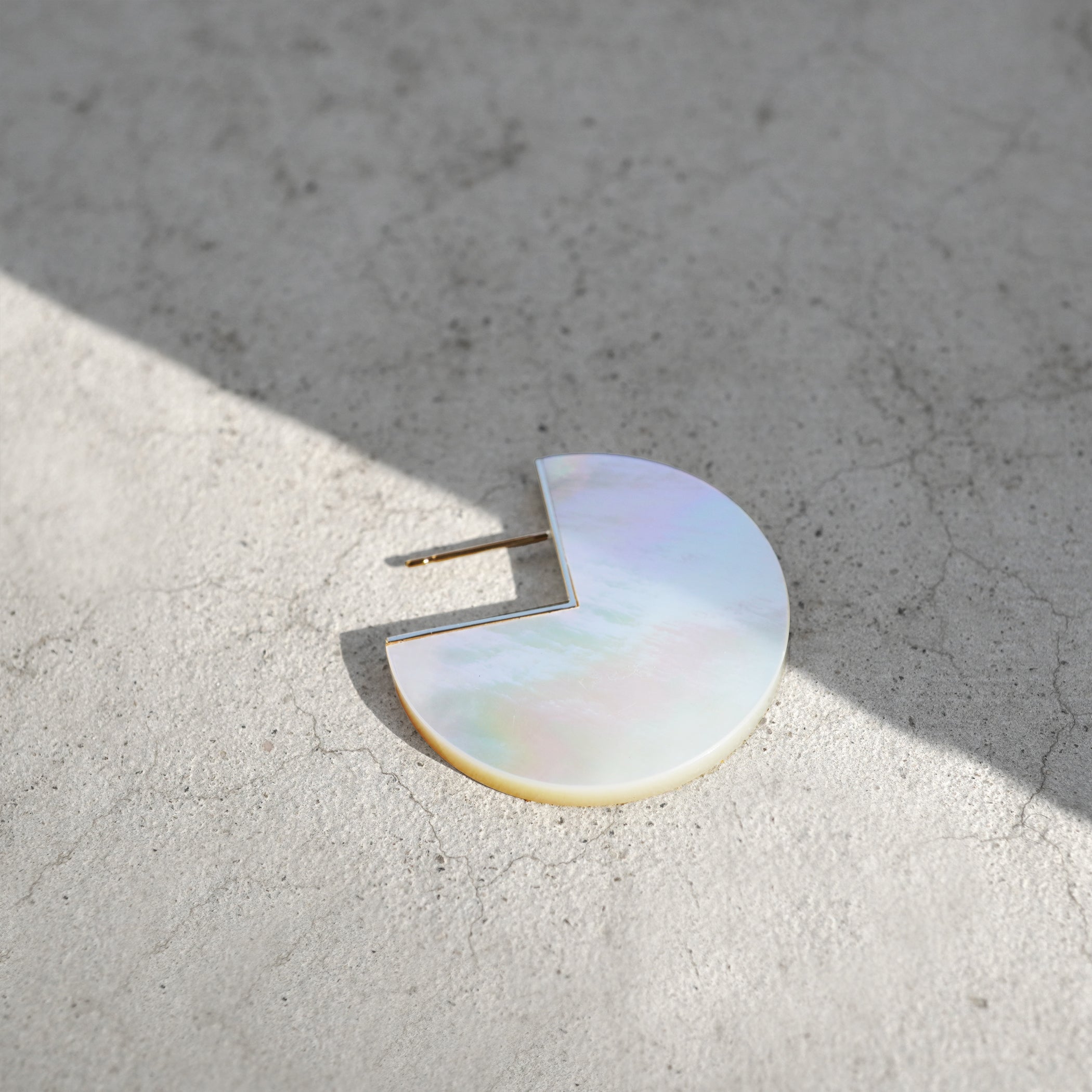 SLICE EARRING SINGLE 白蝶貝 #2871