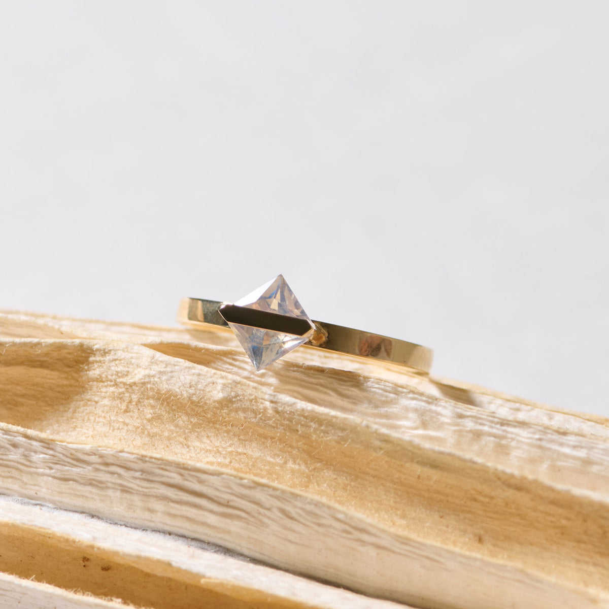 BAND RING RAINBOW MOONSTONE #4256