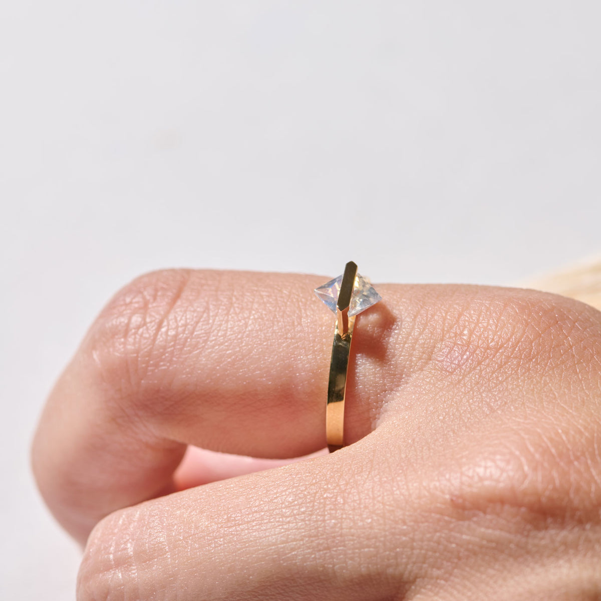 BAND RING RAINBOW MOONSTONE #4256