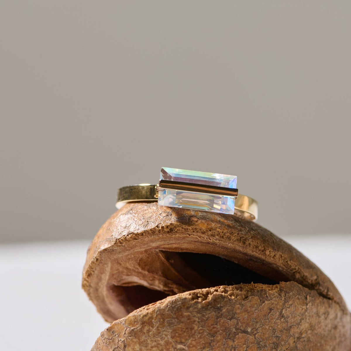 BAND RING RAINBOW MOONSTONE #4313